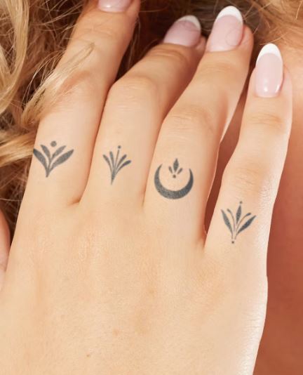 Floral Finger Pack